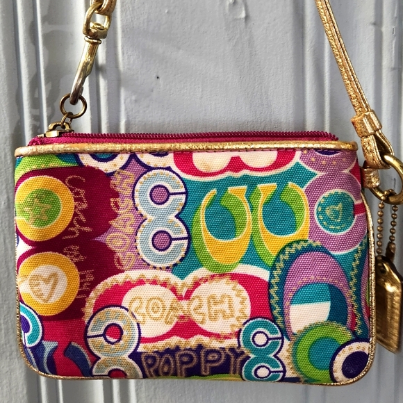 SALE! COACH Poppy Signature Wristlet - Picture 4 of 10